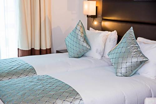 Atrium Hotel Heathrow - image 12