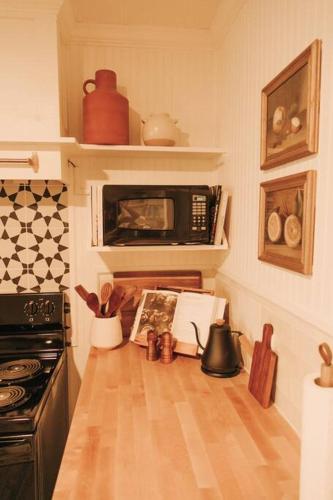 The Woodlawn Guest Cottage in Hot Springs, USA