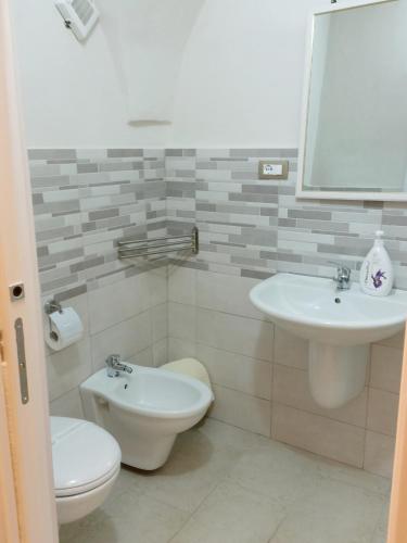 Bathroom, BED&BREAD Piazza 'Nzegna in Carovigno