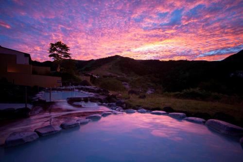 Tsumagoi Hotels