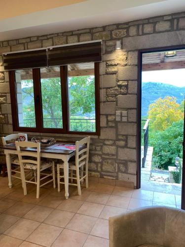 Pera Vrisi in ซาตูน่า