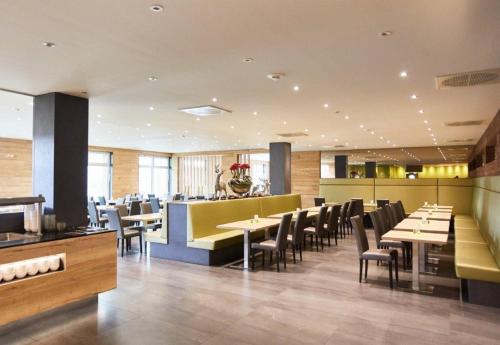 Fair Resort Hotel Jena - image 12