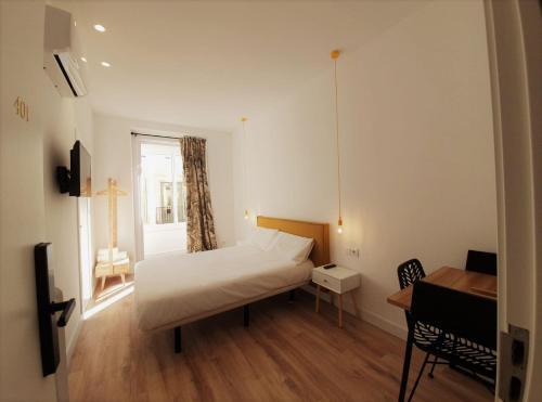 Deluxe Double Room image 6