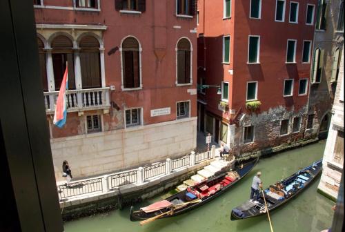 Anzolo Palace - Rooms & Apartments Room Type - Studio with Canal View - Separate Building