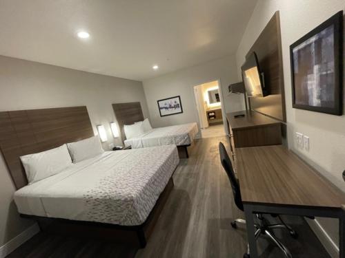 Standard Queen Room