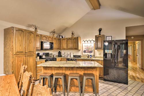 Peaceful and Secluded Home with Private Fire Pit! in Rising Fawn, USA