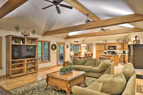 Peaceful and Secluded Home with Private Fire Pit! in Rising Fawn, USA