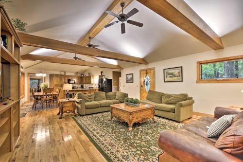 Peaceful and Secluded Home with Private Fire Pit! in Rising Fawn, USA
