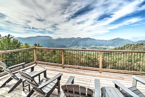 Luxury Rabun Gap Getaway with Soaring Views! in Rabun Gap, USA