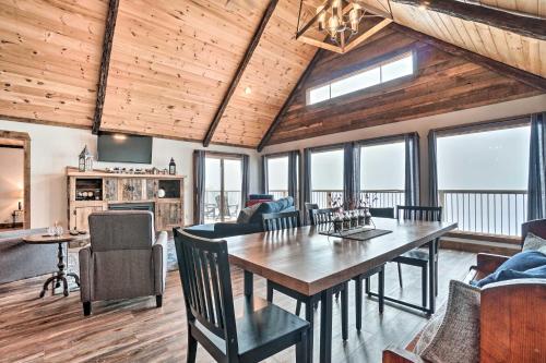 Luxury Rabun Gap Getaway with Soaring Views! in Rabun Gap, USA