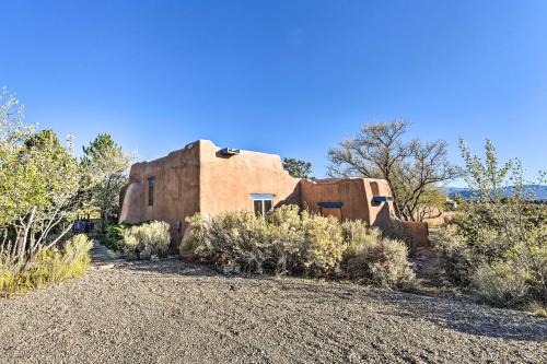 El Prado Home with Hot Tub, Panoramic Mtn Views, El Prado
