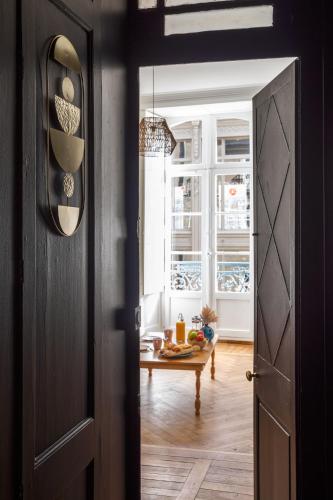AMOUR - Appartement chaleureux et moderne dans le cœur historique de Rennes - image 3