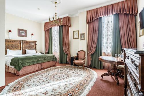 Bristol Hotel - image 9