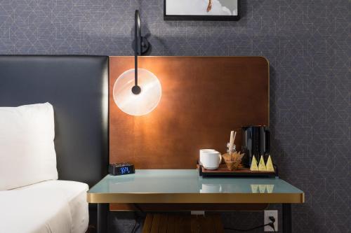 Deluxe Room with a Queen Bed image 10