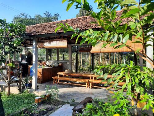 Vườn Nhà Ngoại Garden Homestay