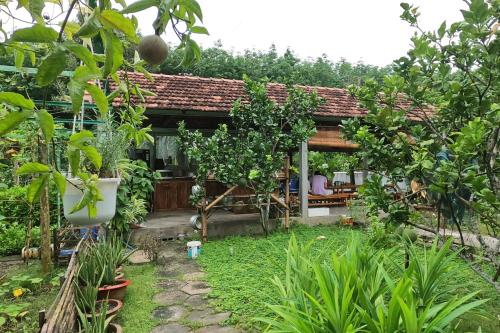 Vườn Nhà Ngoại Garden Homestay