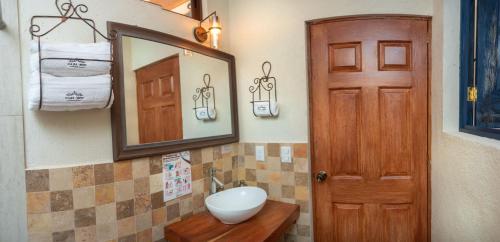 325588379 Casa 1800 Suchitoto Boutique