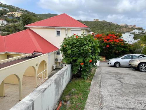 2 Bedroom Apt with Breathtaking view, Oyster Pond (foto 10)