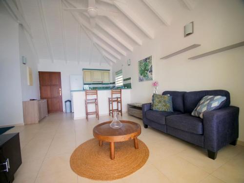 2 Bedroom Apt with Breathtaking view, Oyster Pond (foto 4)