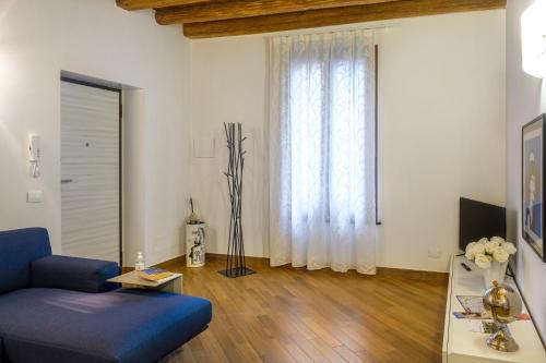 One-Bedroom Apartment image 7