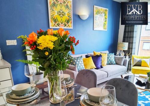 Stunning Central 2 Bedroom Apartment by EVB Properties Short Lets & Serviced Accommodation Southampt