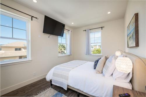 Beach Town Home Walk to Beaches Downtown Activities and so much more