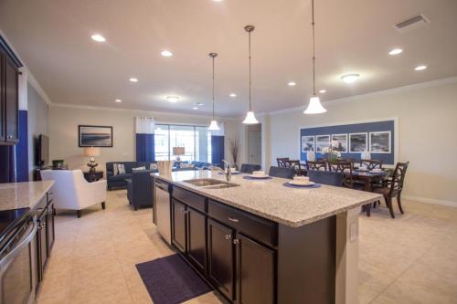 Elegant! 8Bed 6Ba Villa Games Pool Spa 8882ML - image 9