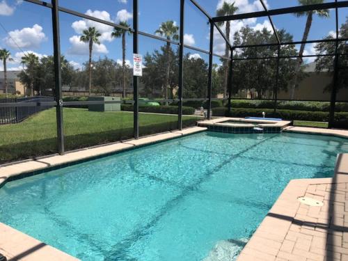 This amazing 6 Bedroom property with a lake view - image 2