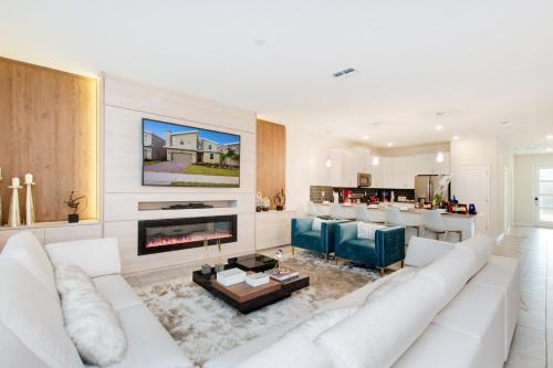 Phenomenal! 9Bed 5Ba Villa Games Pool Spa 8833CR - image 8