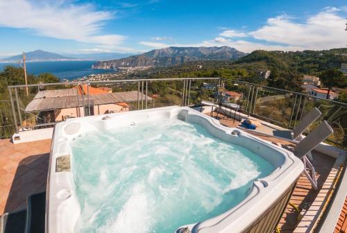 Villa Rosa a window on the Gulf of Sorrento gîte à louer Massa Lubrense
