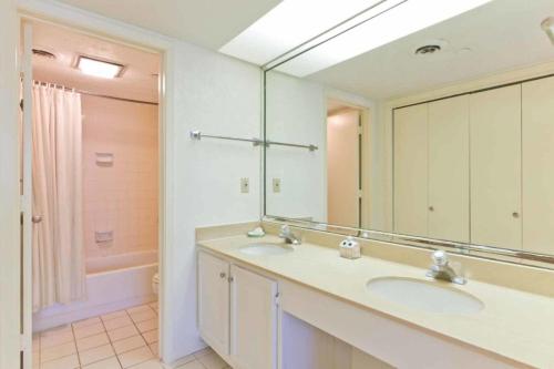 Saida Royale 9044-45 by Padre Island Rentals