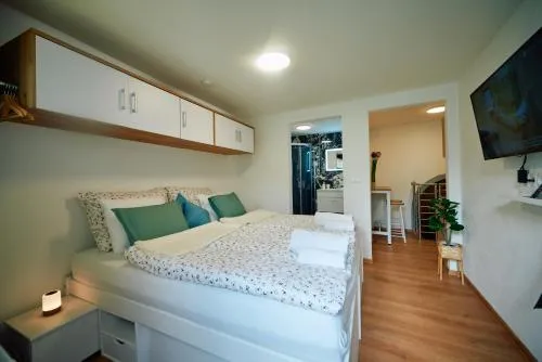 Apartment für 2 Erwachsene und 2 Kinder, ausgestattet mit einem Weinkeller und einem kleinen Hof - SELF-MADE FRÜHSTÜCK INBEGRIFFEN in Retz, Österreich