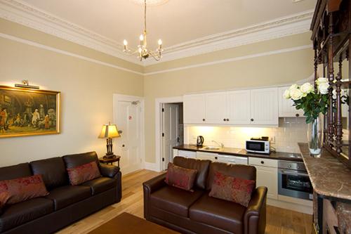 Glencourt Apartments - image 2