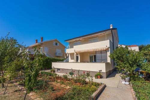 Apartments Star by the sea