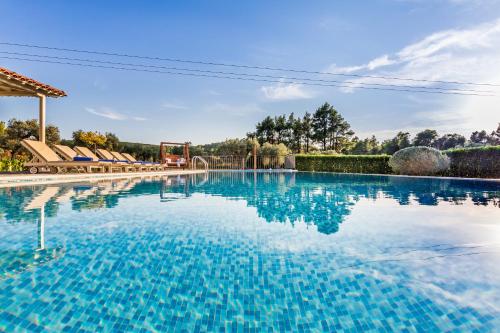 Kolam renang, Villa 160 m² dengan 4 kamar tidur dan 4 kamar mandi pribadi di Panormos (Villa Aelia  by Kardous) in Skopelos