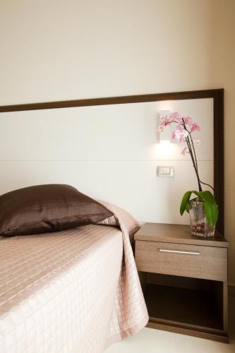 1 queen bed, 1 twin bed