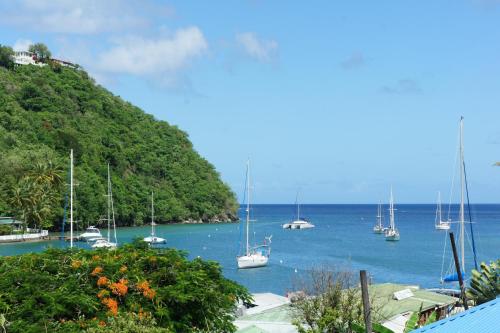 Superb Split Level Waterside Apt Marigot Bay St Lucia WI - image 3