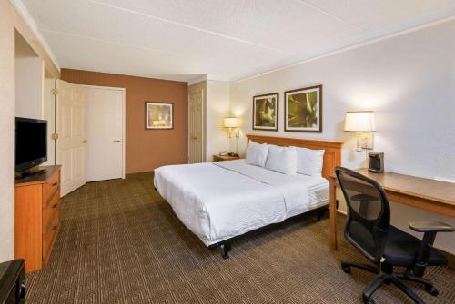 La Quinta Inn & Suites by Wyndham San Antonio Market Square