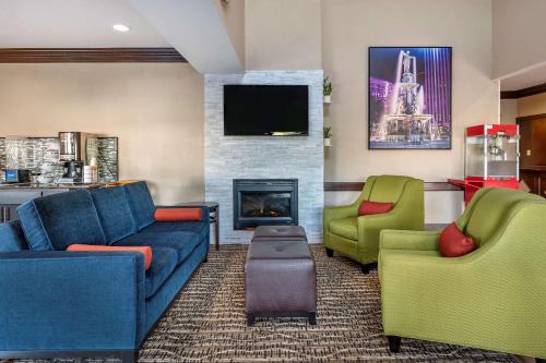 Comfort Inn & Suites Cincinnati Uptown Clifton - image 6