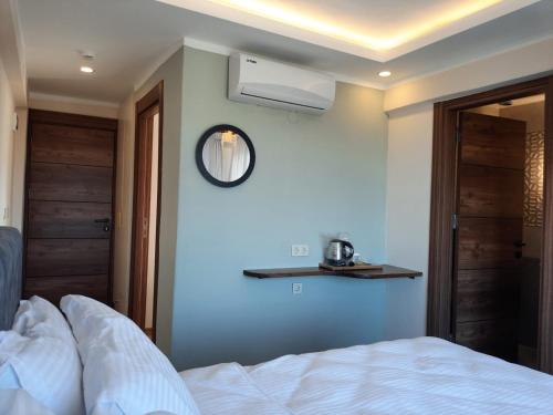 1 king bed, 1 twin bed