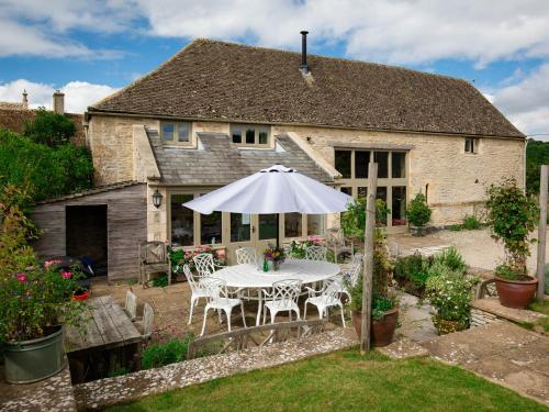 Létesítmények, Tom's Barn in Syreford