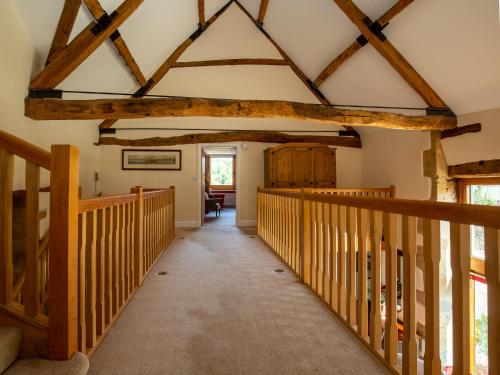 Létesítmények, Tom's Barn in Syreford