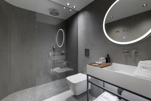 Essence Suites Downtown Suites - Adults Only