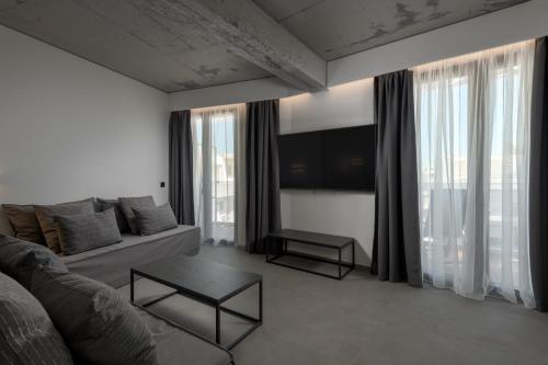 Deluxe Double Room with Balcony image 3