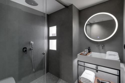 Double Room with Balcony image 1