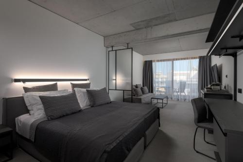 Superior Double Room image 3