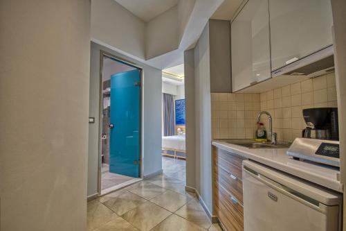 Island Boutique Hotel - image 11