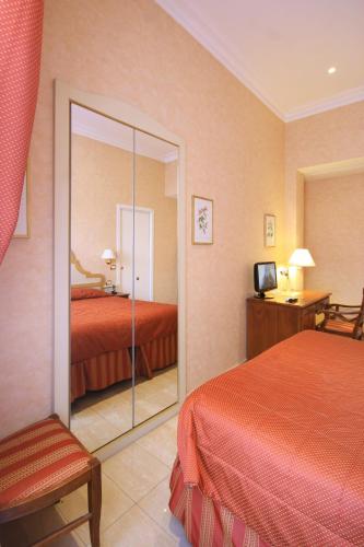 Roman Terrace - image 3