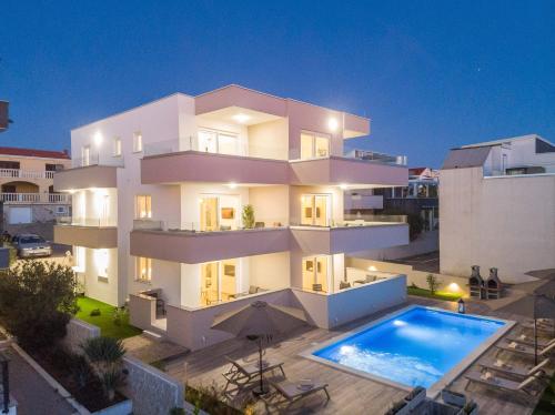 Pool Apartments Villa Meteorite - image 2