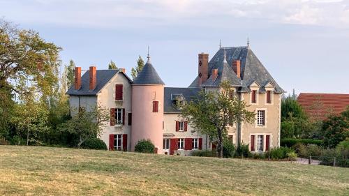 Château de la Combe - Accommodation - La Celle